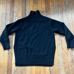 Black Oversized Turtleneck - size M